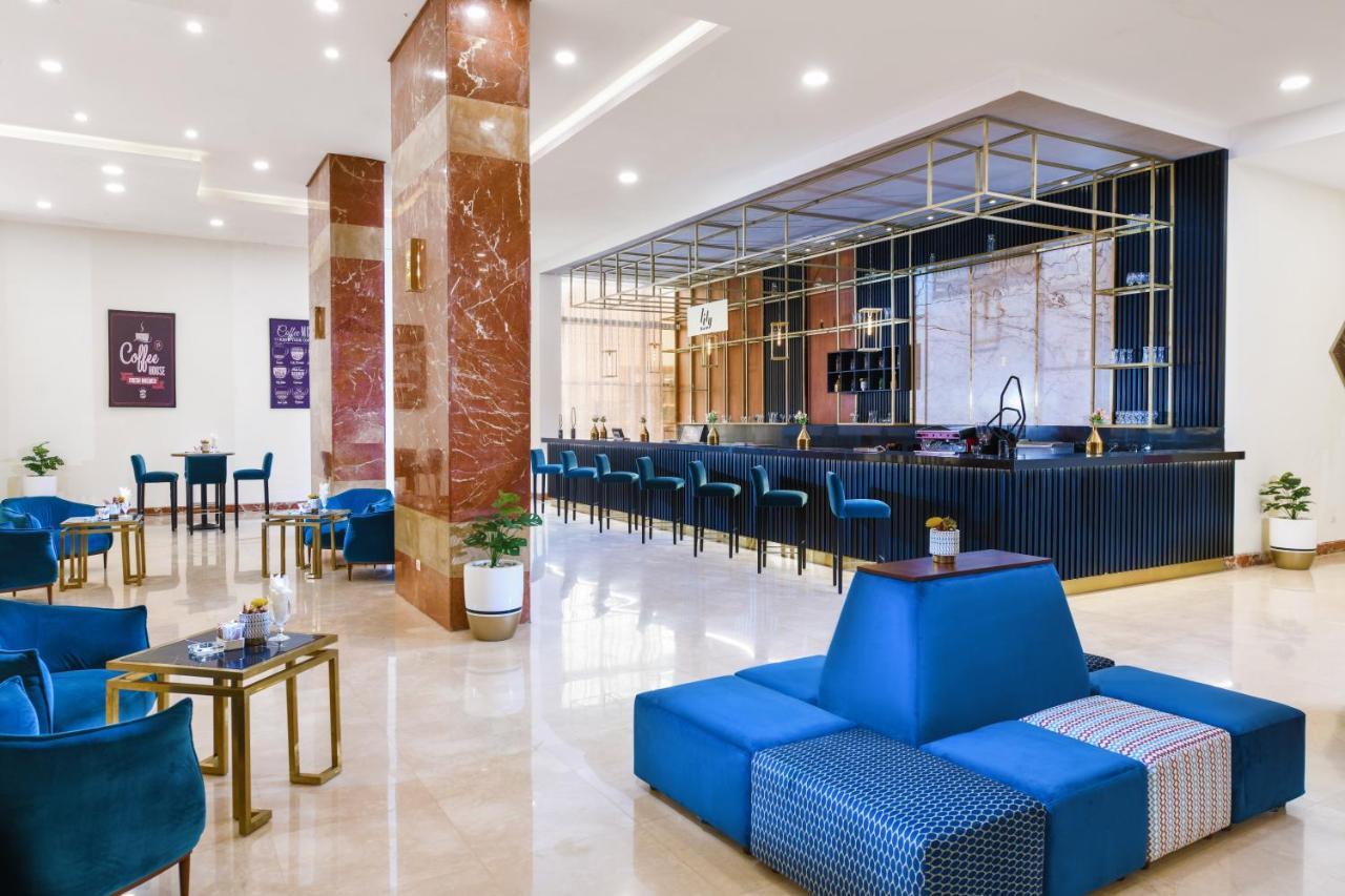 Tolip Gardens Hotel Kairo Exterior foto The bar at the hotel