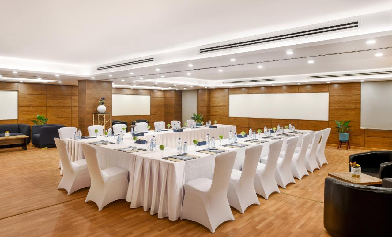 Tolip Gardens Hotel Kairo Exterior foto Meeting room at the hotel